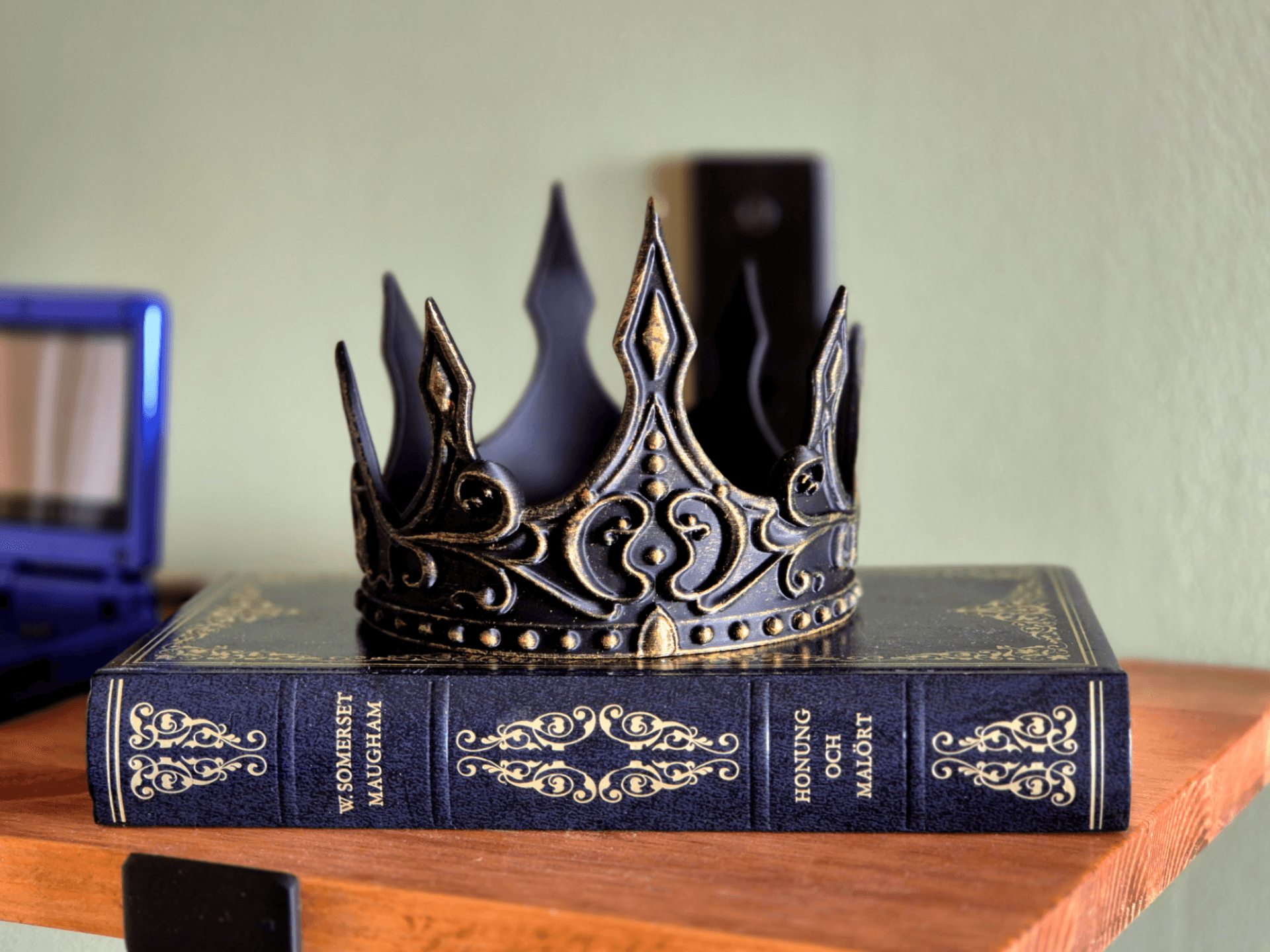 Fantasy Crown Bookshelf Decor