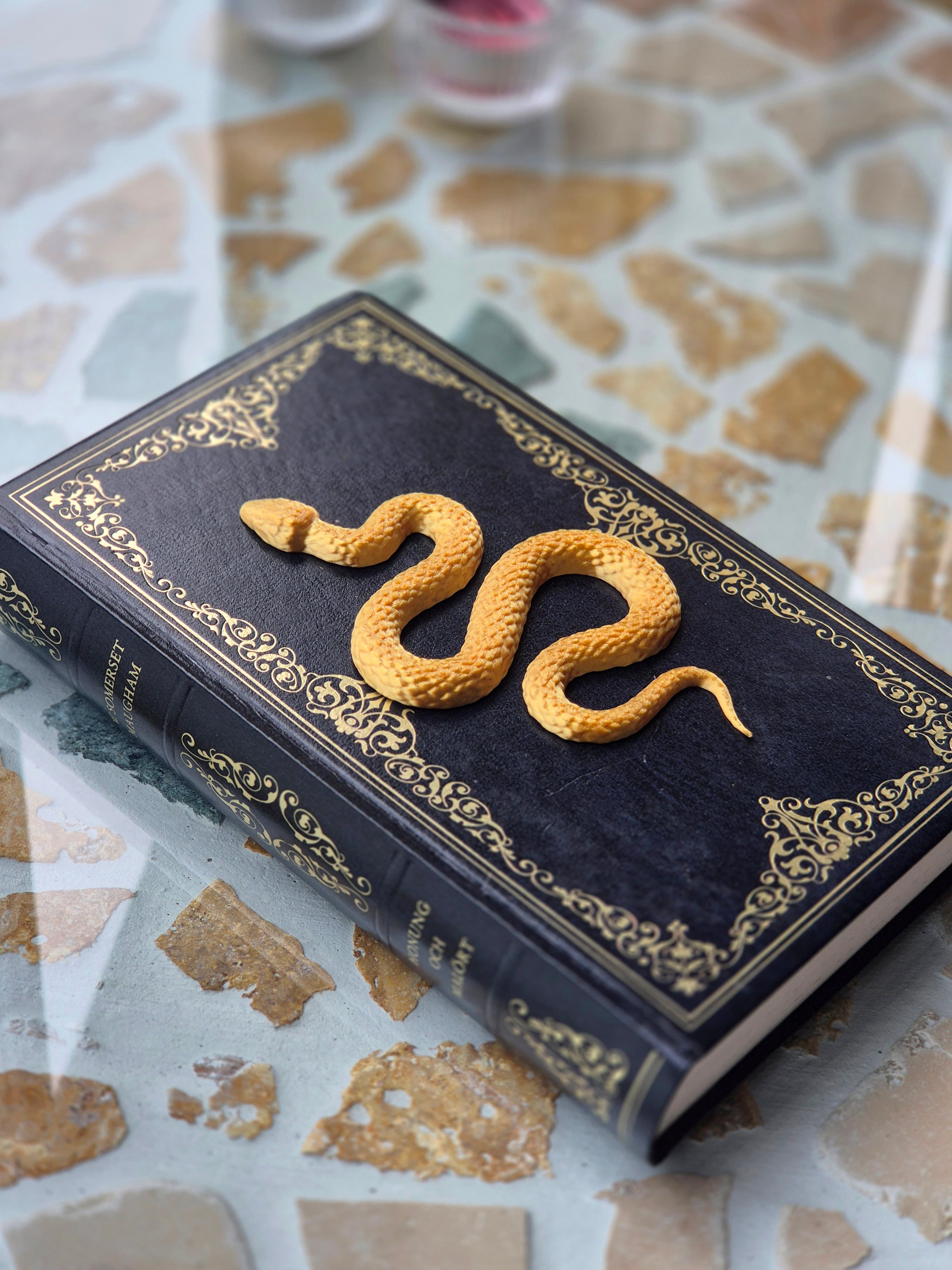 Snake Bookshelf Insert Decor, gallery image 2
